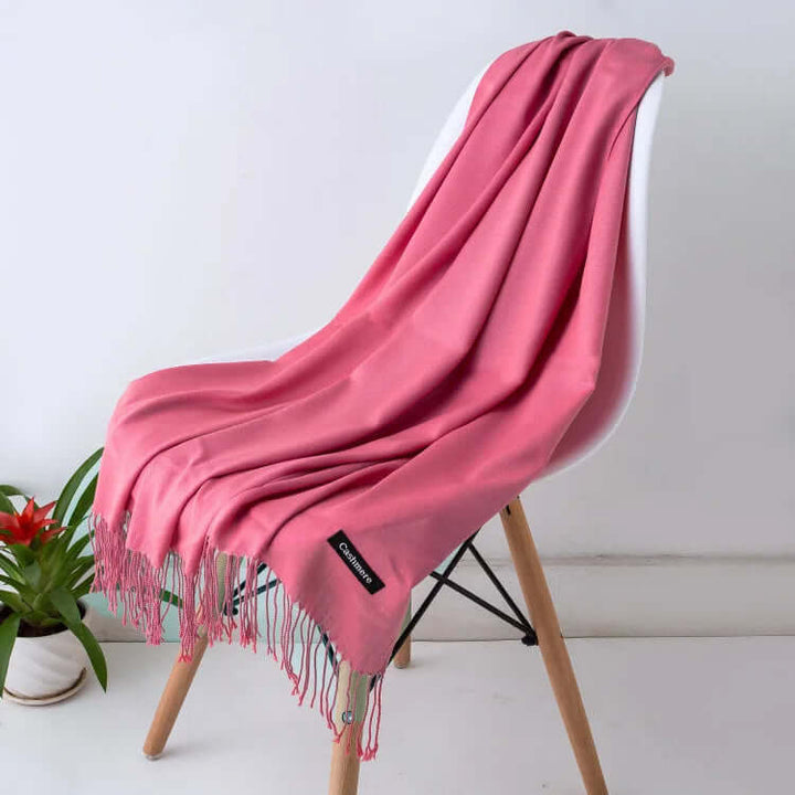 Écharpe femme douce, élégante, chaleur légère, parfaite comme cadeau mode pour elle.