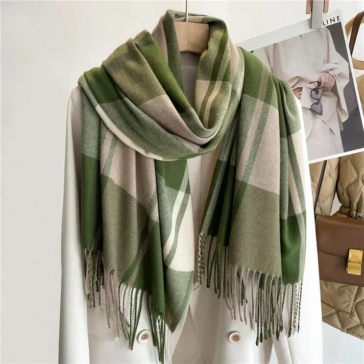 Écharpe femme à carreaux douce et chaude, idéale pour l'hiver et l'automne. Couleurs vert, marron, rose, gris.