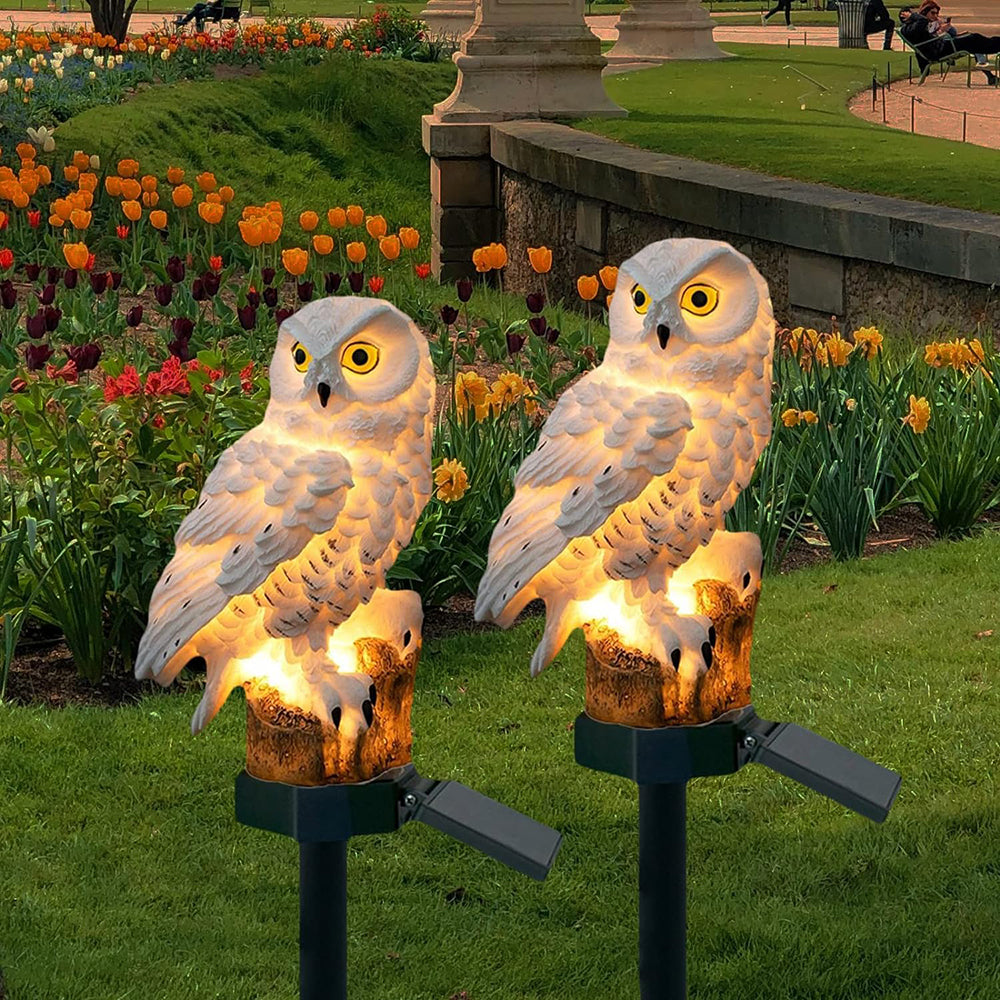 Chouette solaire LED décorative pour jardin, lumière blanc chaud. Idéale pour ambiance extérieure étanche.
