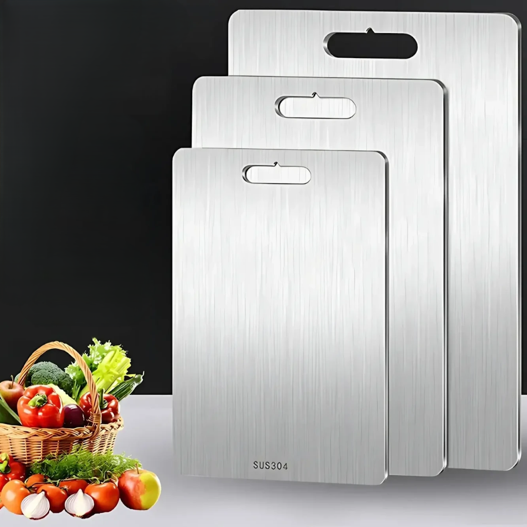 Planche à découper en inox, surface lisse et non poreuse pour une hygiène maximale en cuisine. Facile à nettoyer.