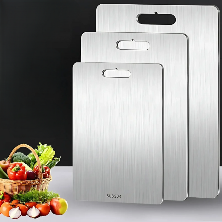 Planche à découper en inox, surface lisse et non poreuse pour une hygiène maximale en cuisine. Facile à nettoyer.