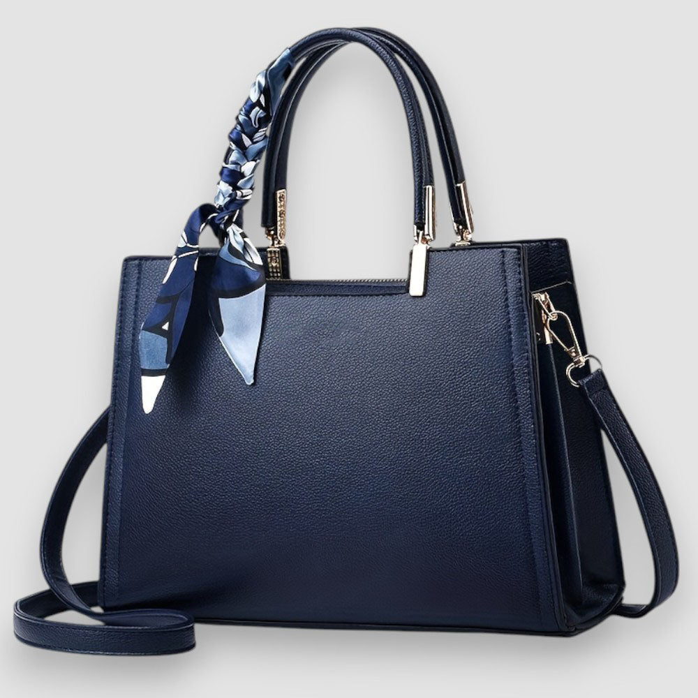 Sac à main élégant porté par une femme, accessoire de mode intemporel pour un style chic et moderne.