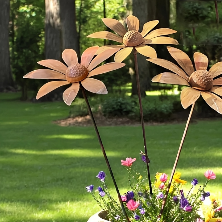 Piquet décoratif en métal, motif fleur de camomille pour aménagement paysager rustique.