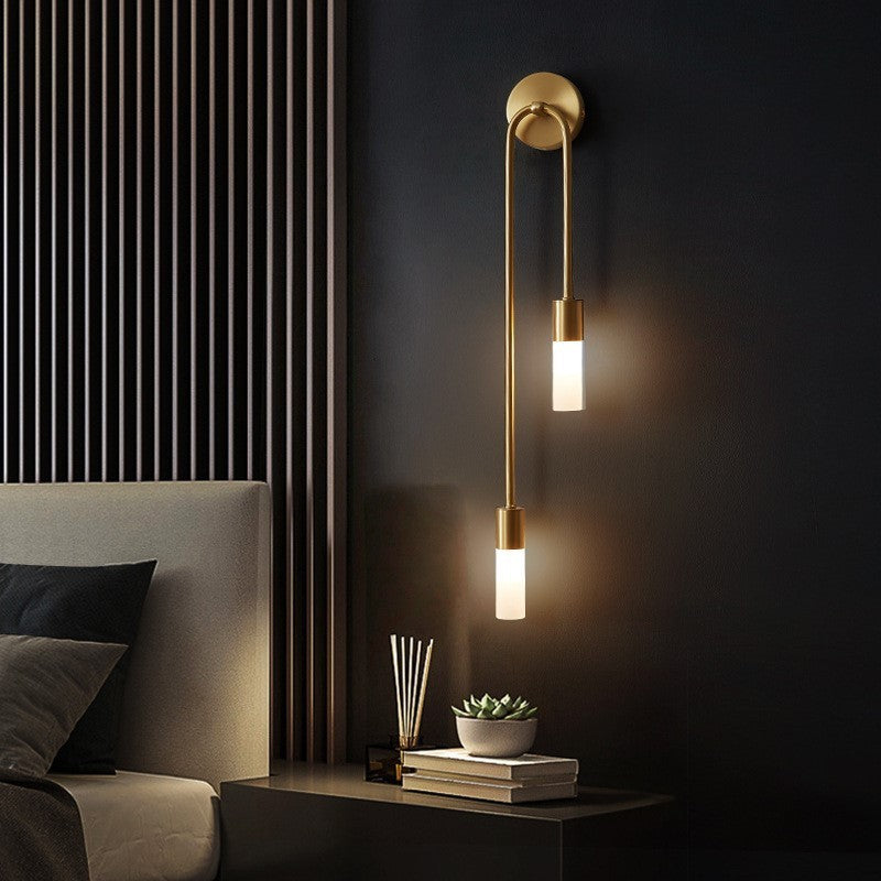 Applique LED design or pour couloir ou chambre, éclairage intérieur moderne et économique pour ambiance.