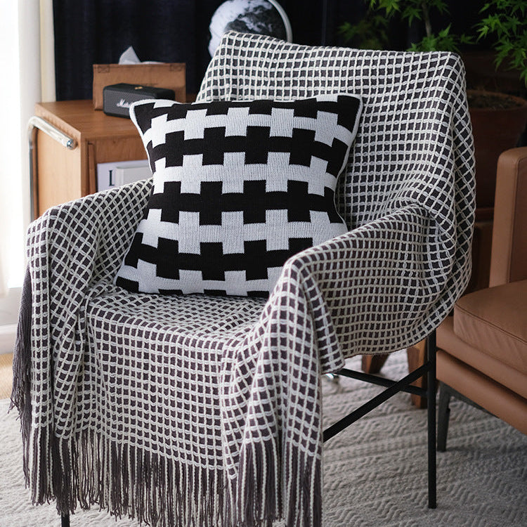 Plaid cosy en tricot grosses mailles, très doux, pour une ambiance chaleureuse et décorative dans votre espace.