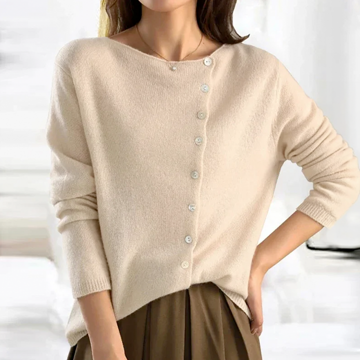 Cardigan femme à la coupe raffinée, confortable et polyvalent, idéal pour l'automne-hiver.
