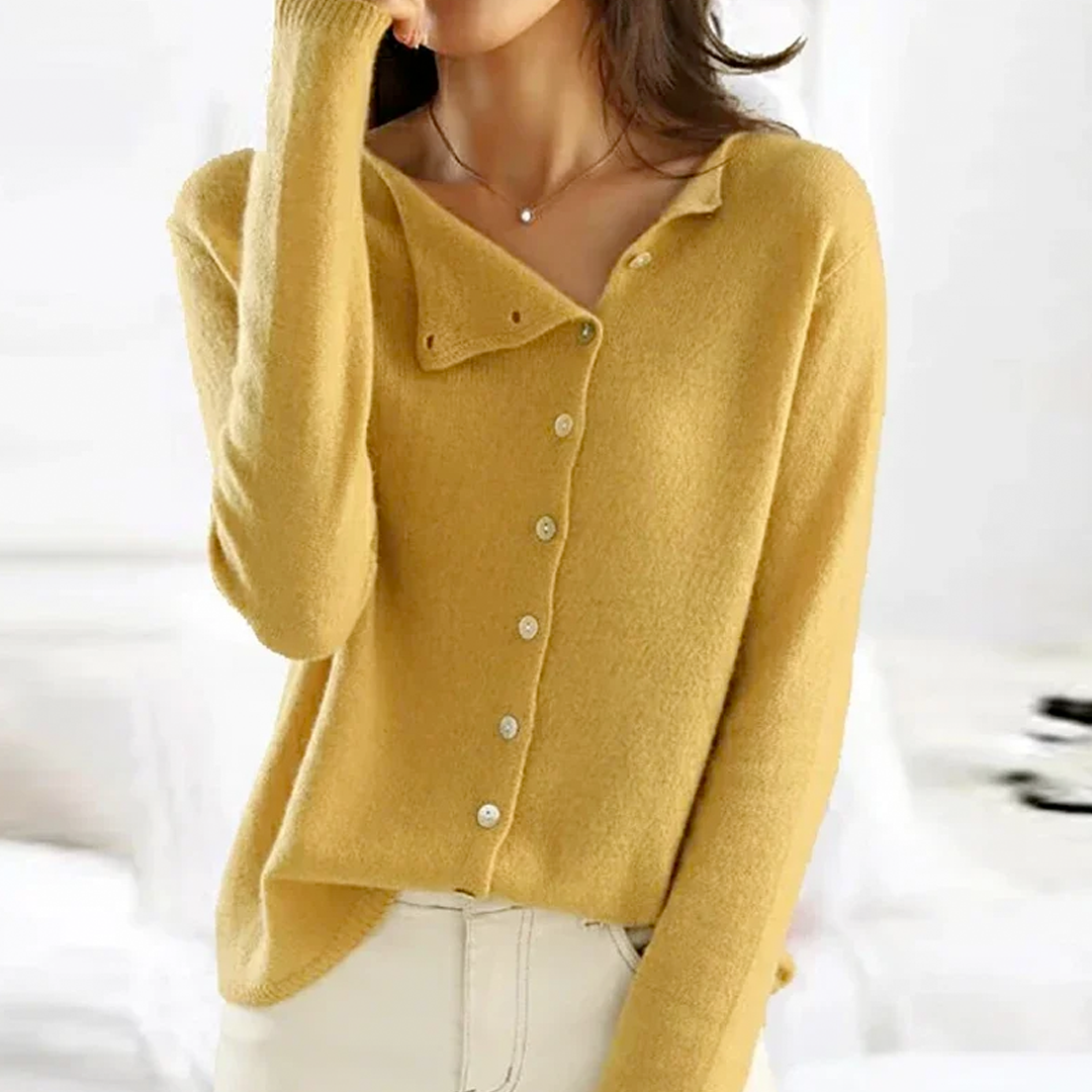 Ce cardigan femme doux et élégant offre un confort luxueux. Un gilet intemporel pour toute garde-robe chic.