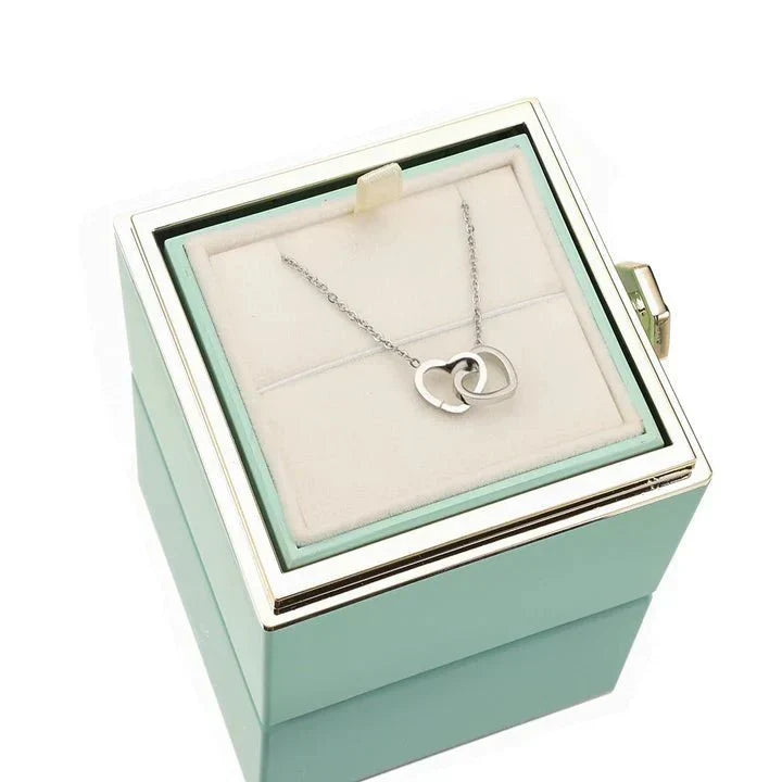 Rose éternelle majestueuse et collier pendentif pour femme, expression d'amour sincère.