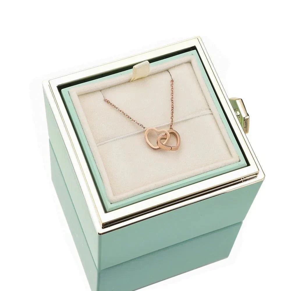 Cadeau romantique et élégant: rose préservée et collier pour femme, pour dire je t'aime.