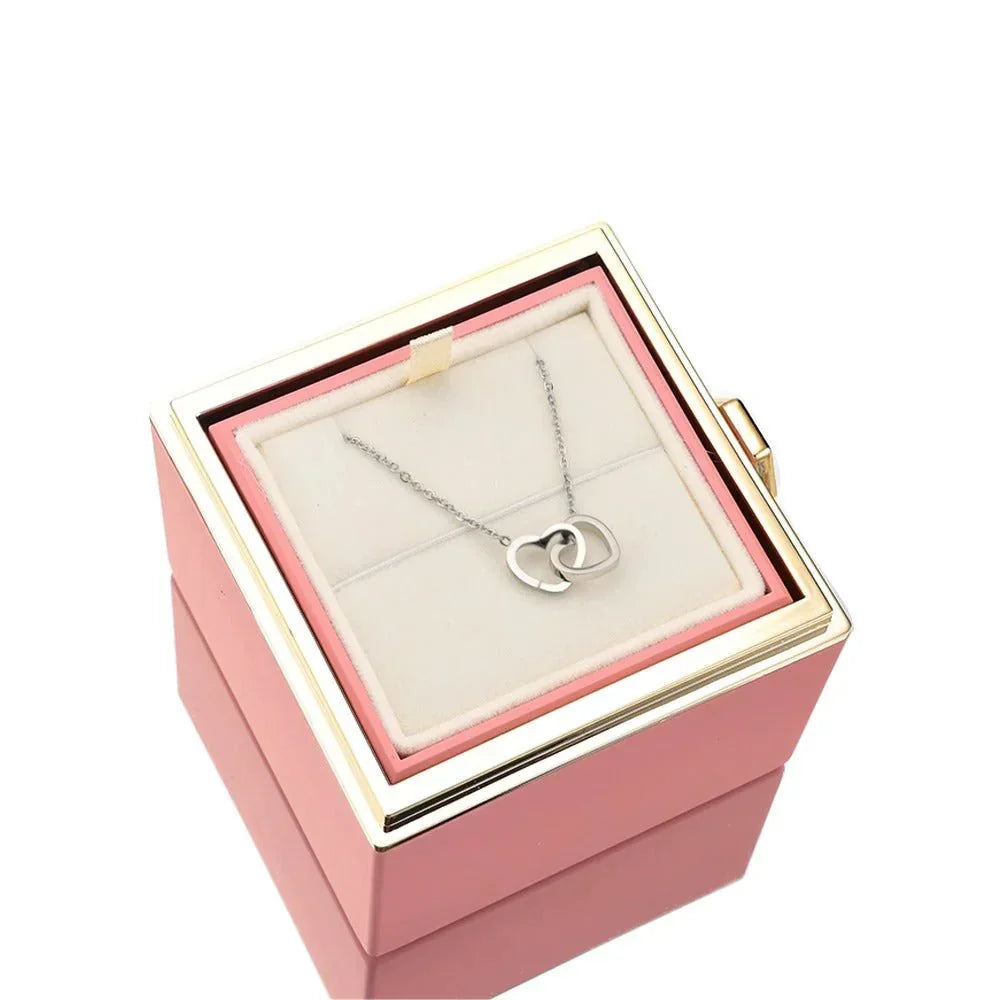 Magnifique rose éternelle et collier femme, pour un cadeau qui dure pour toujours.