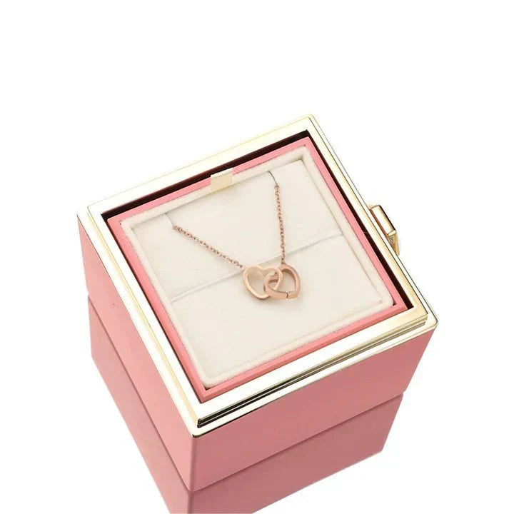Cadeau femme: rose préservée rouge et collier raffiné, pour une surprise mémorable.