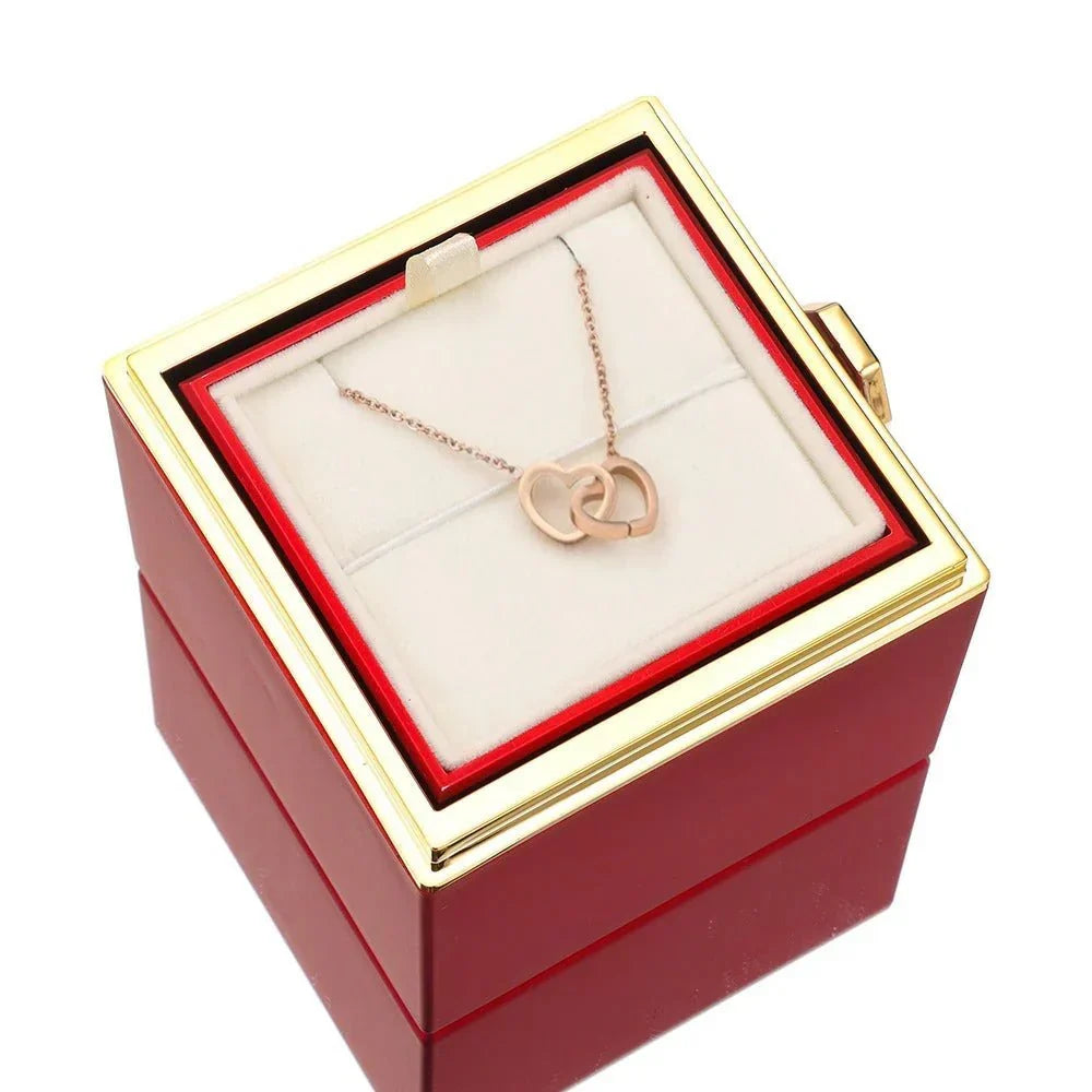 Rose éternelle éblouissante et collier femme, un présent mémorable et intemporel.