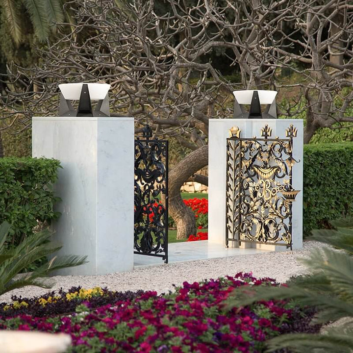 Lumière de jardin solaire à LED, design moderne, pour sublimer et éclairer votre espace extérieur.