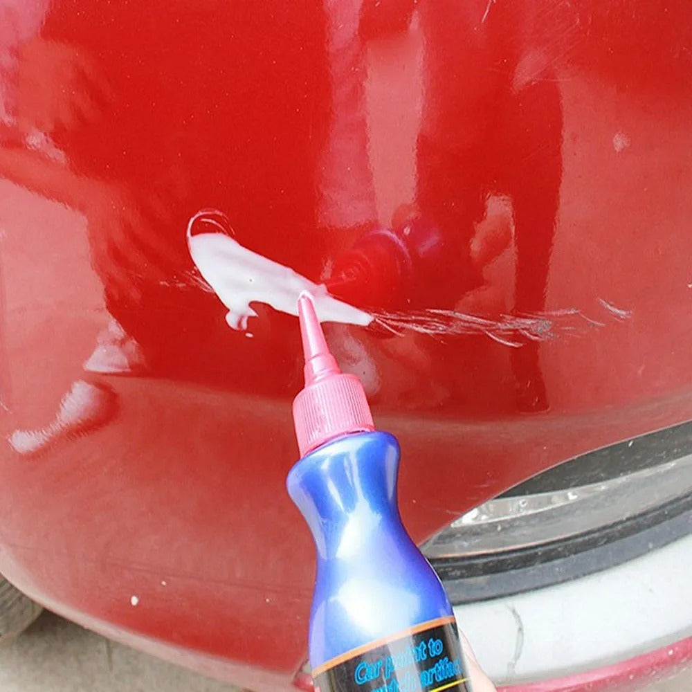 Flacon d'efface-rayures voiture, facile à appliquer pour un polissage rapide et une carrosserie brillante.
