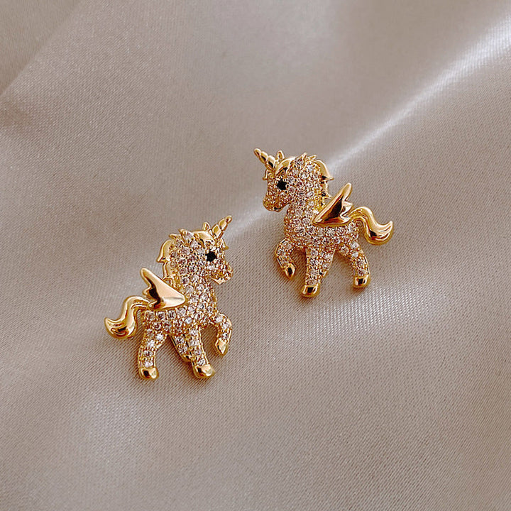 Boucles d'oreilles licorne originales pour femmes, bijoux fantaisie en acier inoxydable, design unique et mignon.