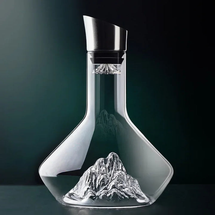 Service de vin : Carafe décanteuse en cristal avec aérateur, prête à sublimer votre bouteille lors d'une dégustation.