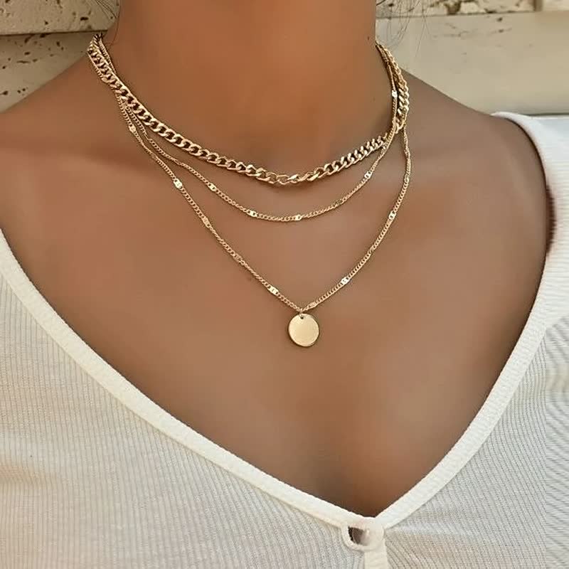Collier femme en argent, design intemporel. Bijou élégant et mode, parfait pour compléter votre look.