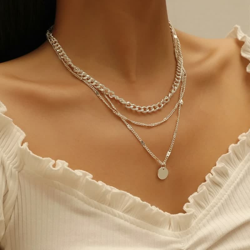 Collier féminin, style raffiné et polyvalent. Bijou mode élégant pour toutes occasions, un accessoire essentiel.