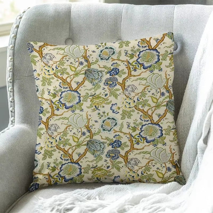 Housse de coussin de qualité, design floral intemporel, pour ajouter confort et élégance à votre chambre.