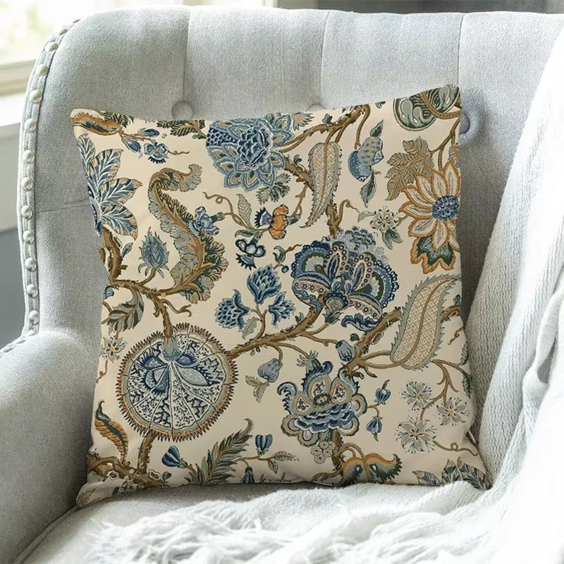 Ensemble de housses de coussin fleuries, apportant gaieté et confort à tout espace de vie intérieur.
