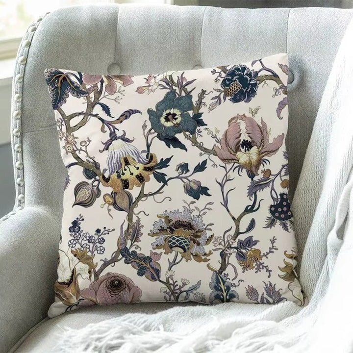 Housse de coussin douce et élégante pour canapé de salon, avec motif floral discret pour une déco raffinée.