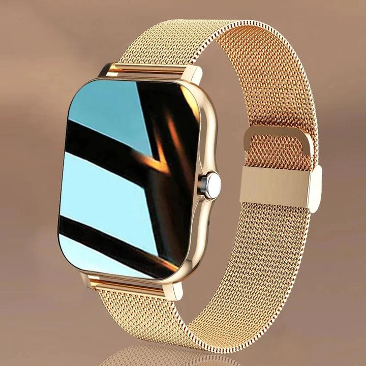 Accessoire mode, montre intelligente femme, design fin et bracelet maille milanaise argentée.