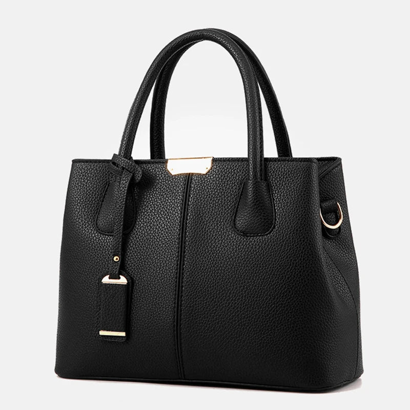 Sac épaule femme élégant en cuir, parfait pour un look quotidien raffiné et tendance.