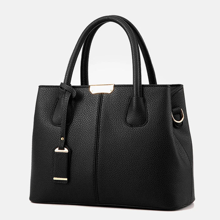 Sac épaule femme élégant en cuir, parfait pour un look quotidien raffiné et tendance.