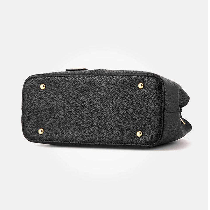 Accessoire de mode femme: sac bandoulière chic, spacieux et tendance pour le quotidien.