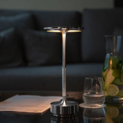 Lampe de table sans fil design élégant, parfaite pour salon, chambre ou terrasse.