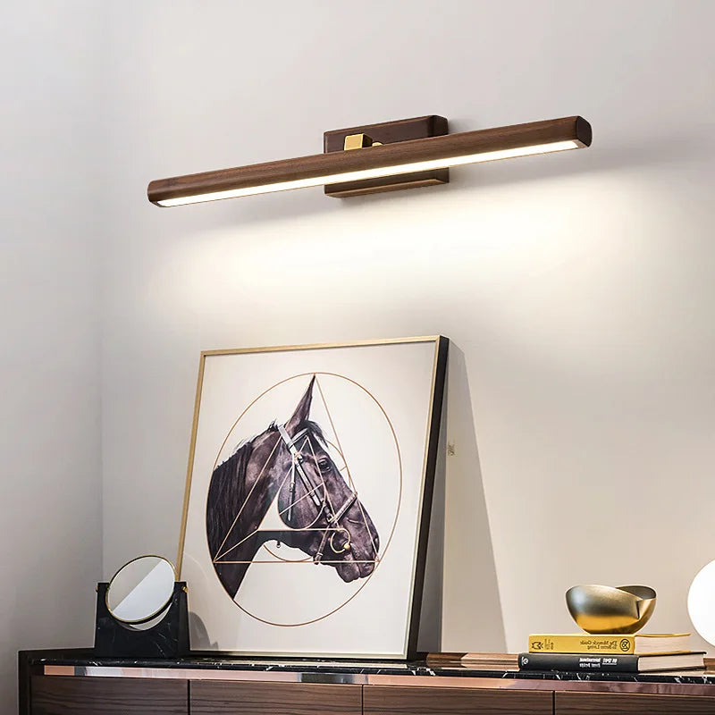 Applique murale LED scandinave en bois de hêtre, éclairage intérieur design pour ambiance chaleureuse et moderne.