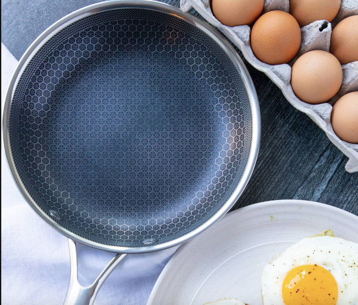 Poêle SteelCook 28 cm en acier inoxydable robuste et antiadhésive, un ustensile de cuisine durable.