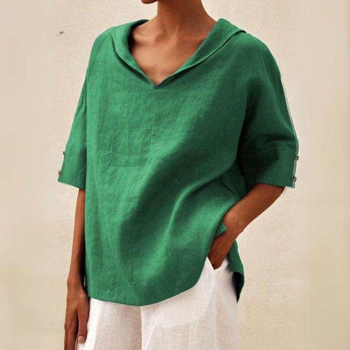 Blouse femme ample et aérienne, idéale pour l'été, alliant confort et style décontracté élégant et moderne.