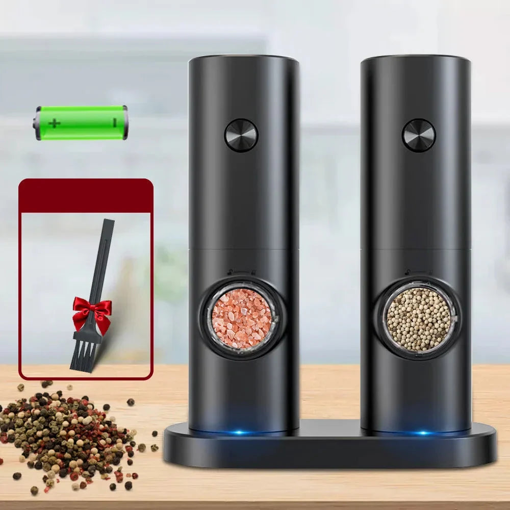 Ensemble de moulins automatiques pour sel et poivre, un accessoire de cuisine pratique en inox.