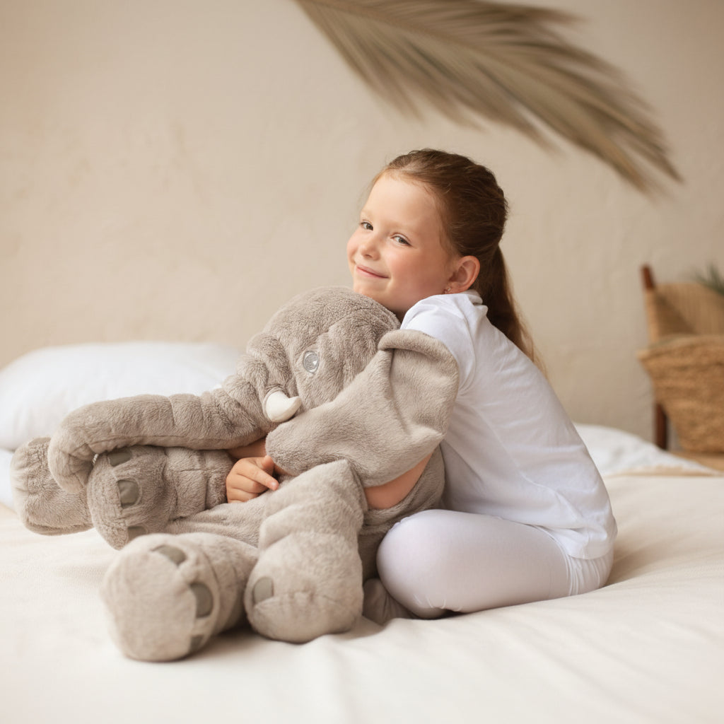 Éléphant en peluche géant gris, doux doudou pour enfant, sert de coussin câlin et décoration de chambre.