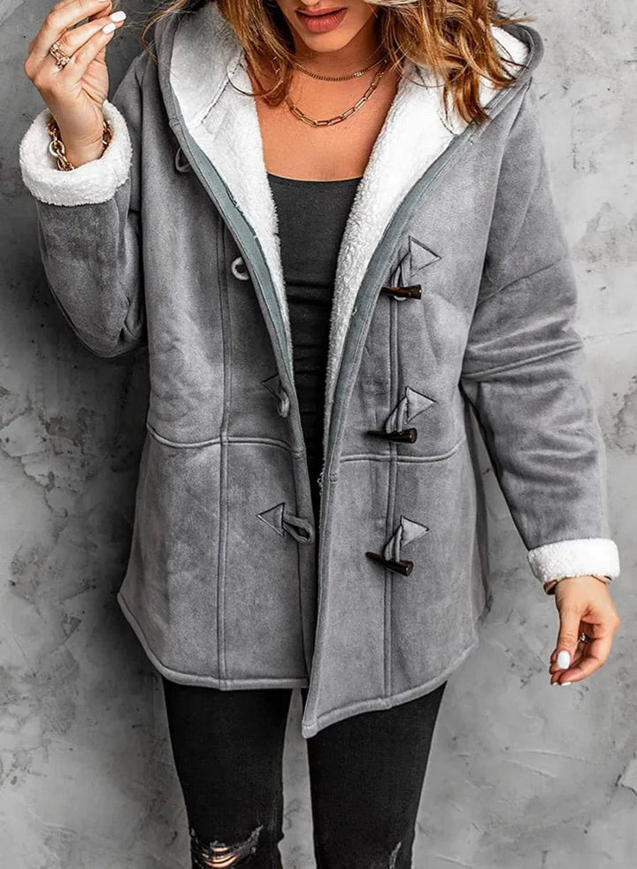 Veste femme hiver tendance, chaude et décontractée. Capuche douillette et protection froid pour un confort optimal.