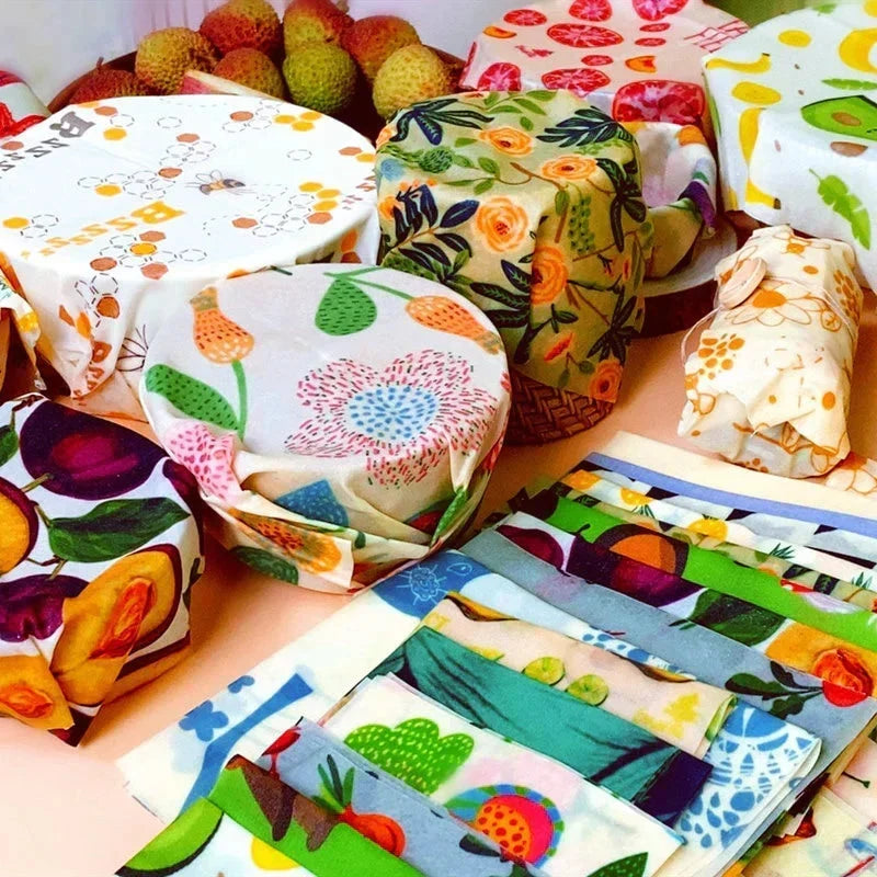 Emballages écologiques en cire d'abeille sans plastique, parfaits pour la cuisine zéro déchet.