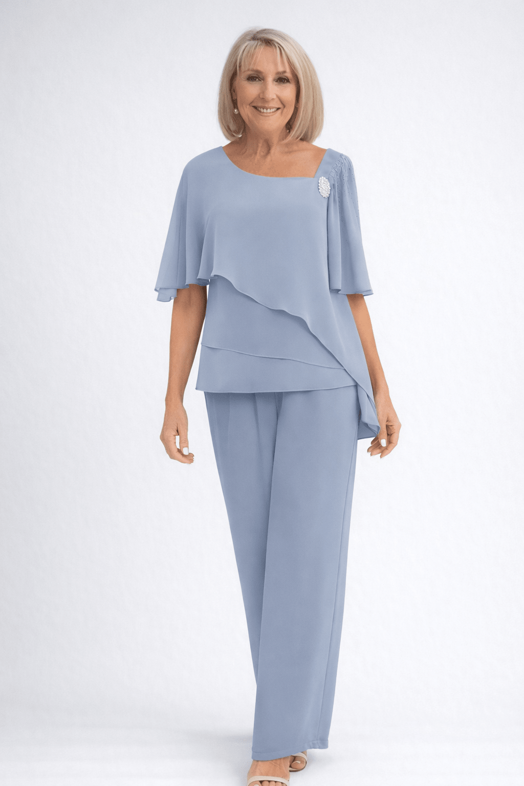 Ensemble deux pièces chic pour femme : pantalon large fluide bleu et haut élégant à manches longues. Tenue mode.