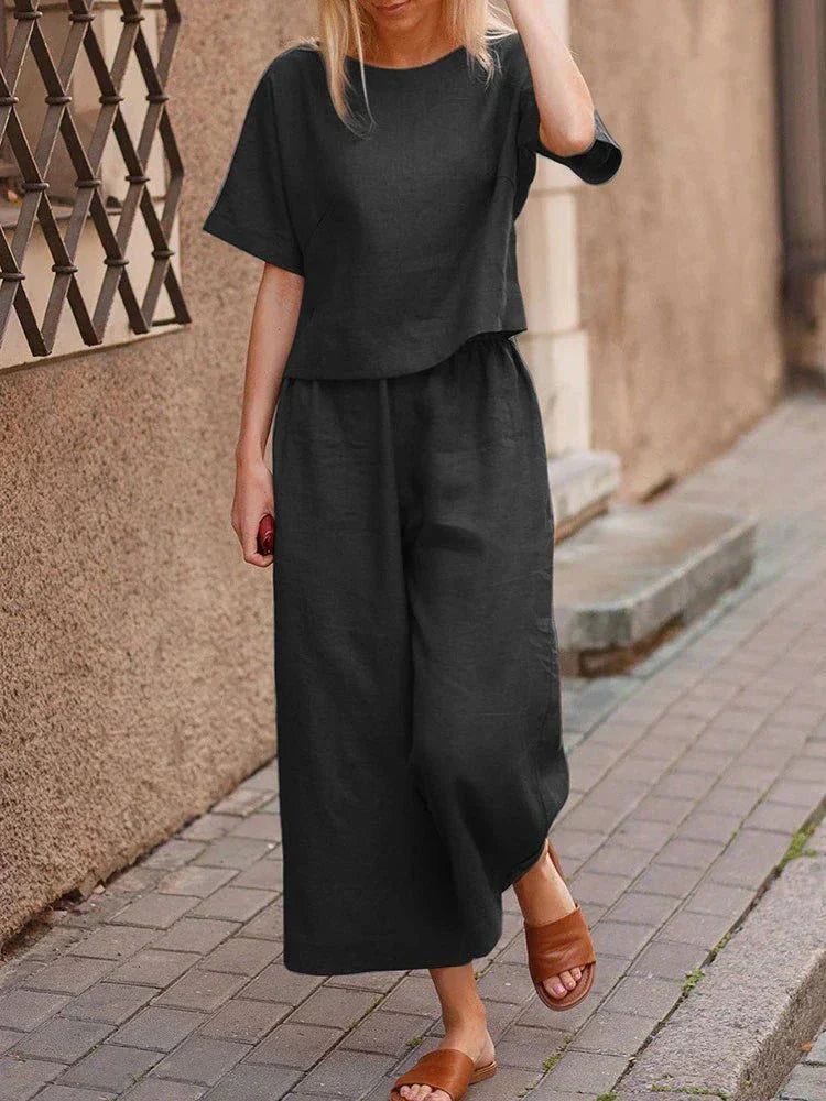 Mode femme : ensemble ample avec pantalon large fluide et haut col rond. Idéal pour un look casual confortable et élégant.