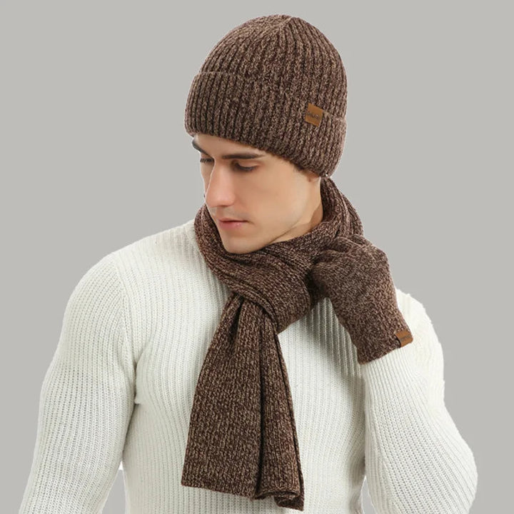 Ensemble hiver homme moderne : bonnet, écharpe et gants stylés. Accessoires chauds et tendance pour l'hiver.