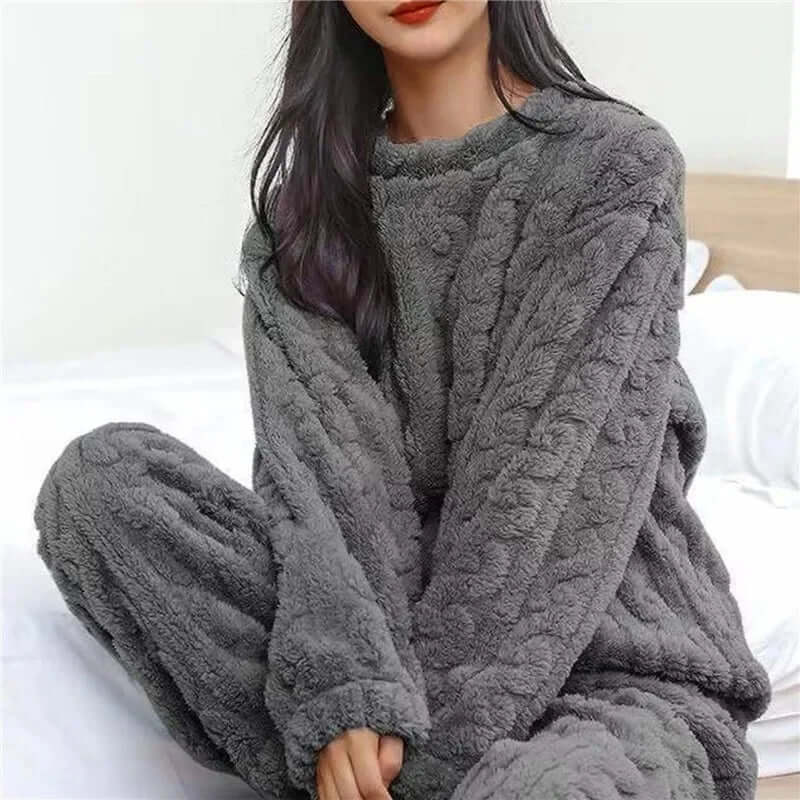 Vêtements de nuit femme ultra doux et confortables, ensemble pantalon et top idéal pour des nuits chaudes.