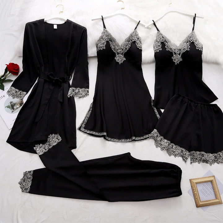 Ensemble de pyjama femme de luxe, élégant et confortable pour des nuits douces et reposantes.