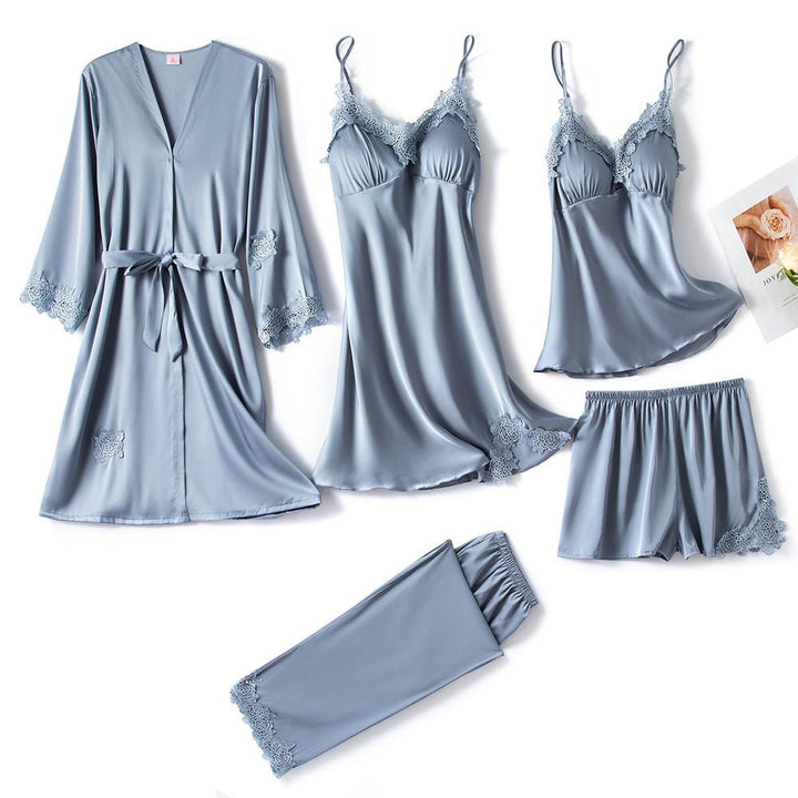 Pyjama femme soyeux, confortable et élégant, parfait pour des moments de détente et un sommeil réparateur.