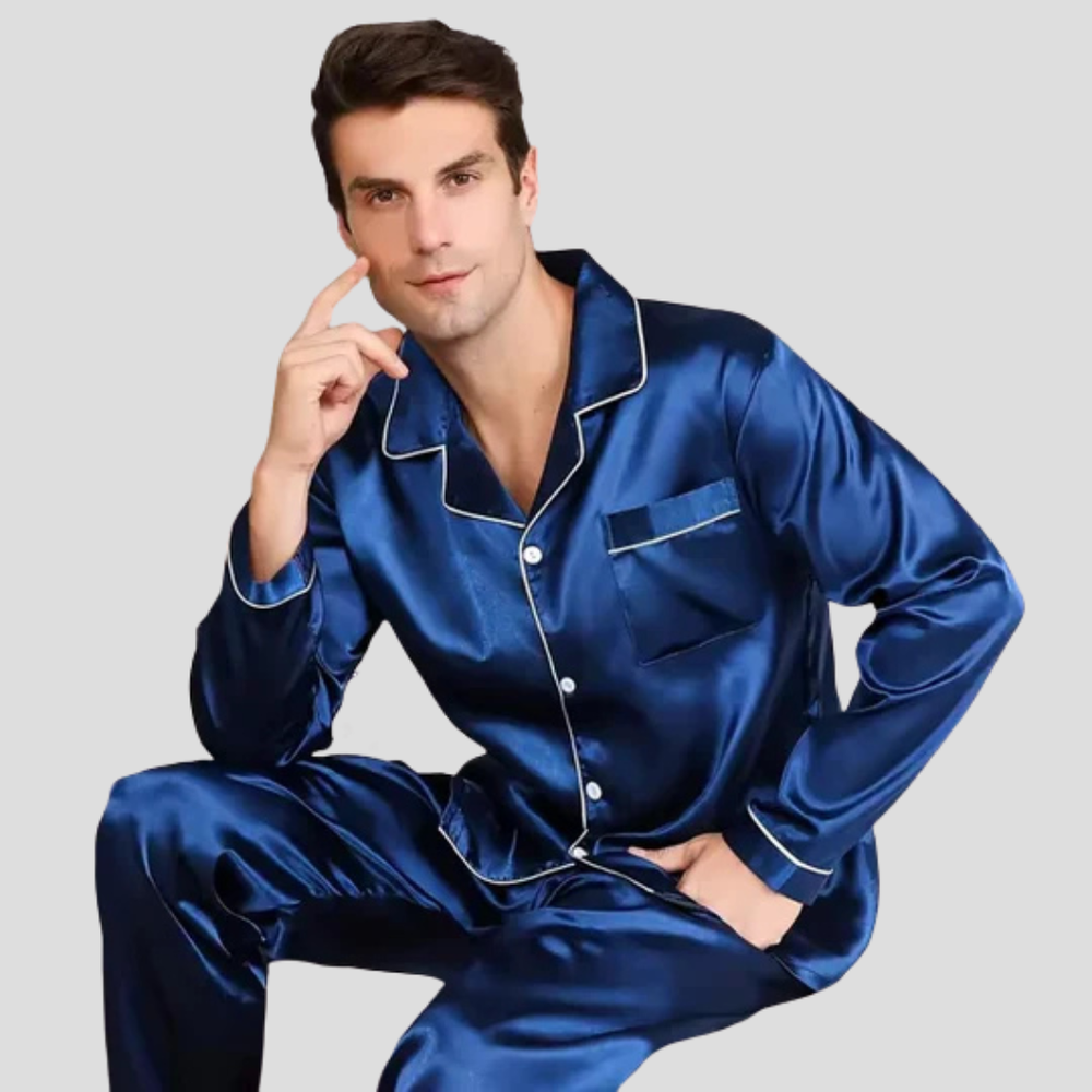 Ensemble de pyjama homme loungewear vert, idéal pour le confort maison et la détente. Idée cadeau élégante.