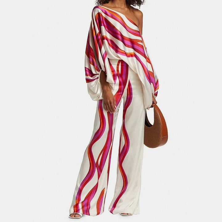 Haut asymétrique élégant pour femme, style moderne, parfait avec un pantalon large pour une tenue décontractée.