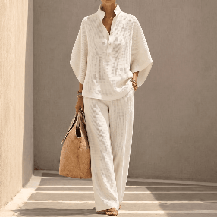 Ensemble femme confortable et polyvalent, deux pièces. Idéal pour une tenue décontractée chic au quotidien.