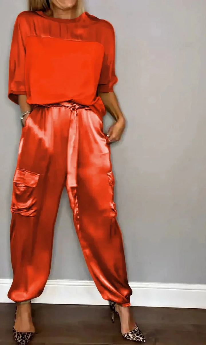 Modèle portant ensemble femme deux pièces élégant, pantalon cargo et haut ample, mode féminine.