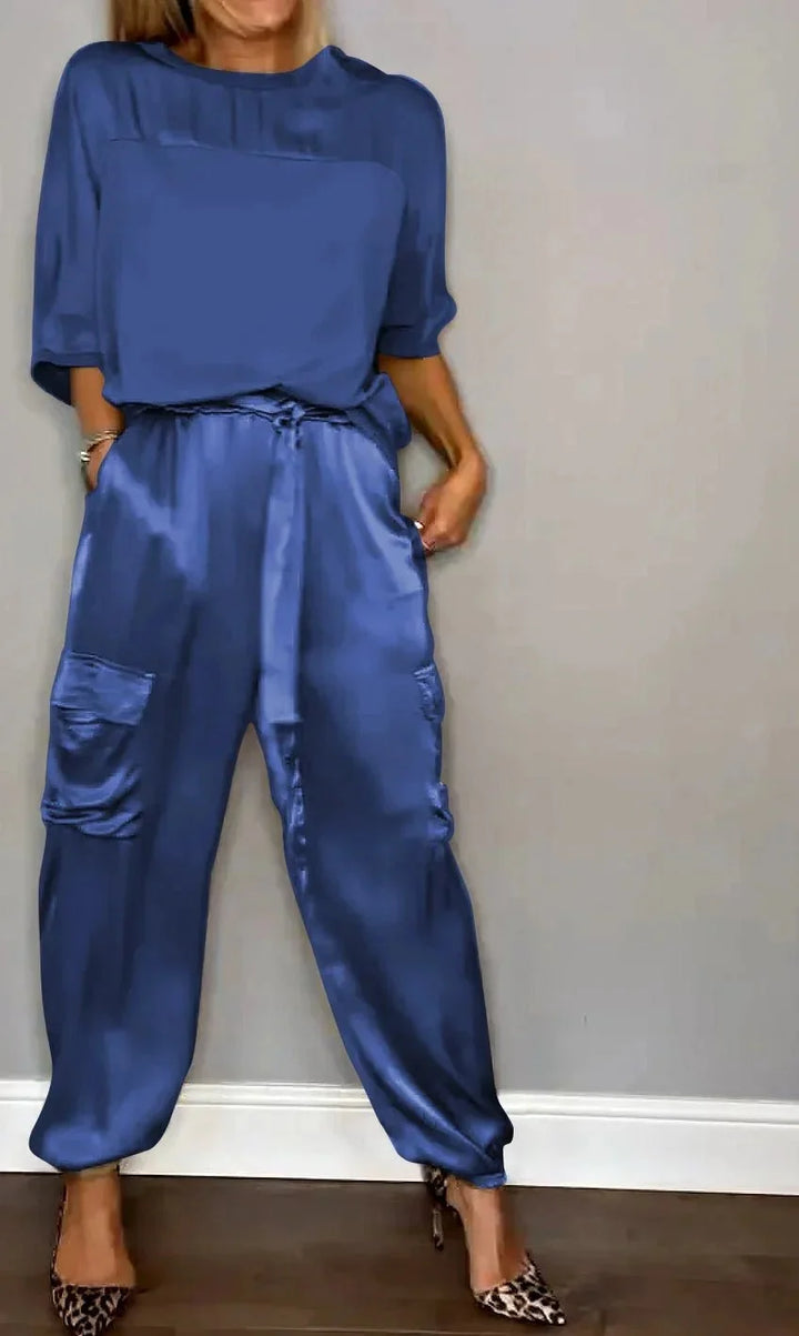Vêtement femme deux pièces de qualité, pantalon cargo et haut ample pour confort et style chic.