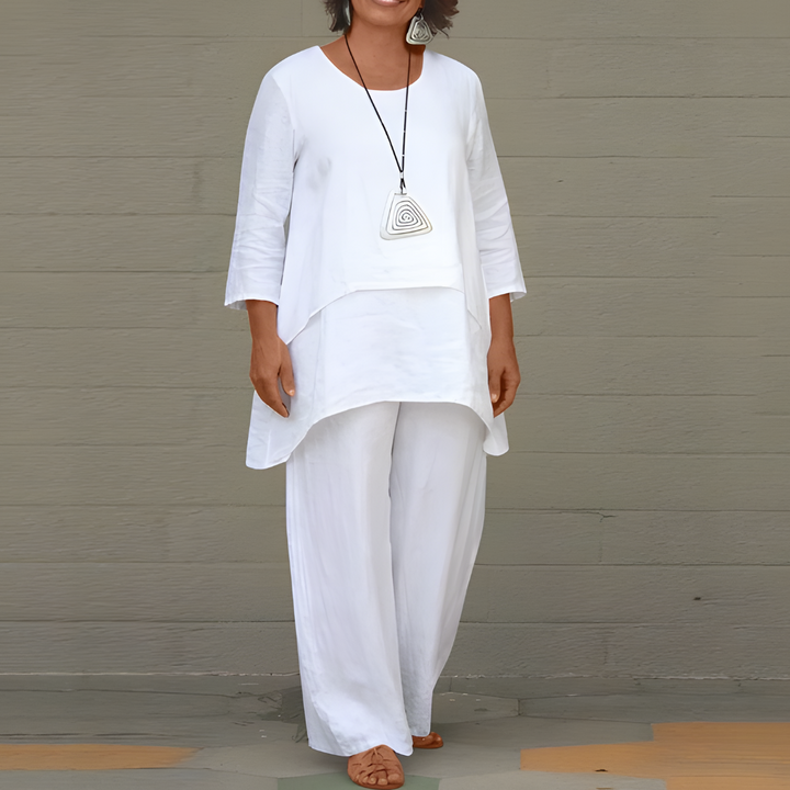 Tenue femme décontractée et chic, ensemble superposé gris offrant style et confort pour la garde-robe quotidienne.