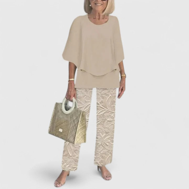 Tenue femme confortable et chic, ensemble pantalon fluide, parfait pour un style décontracté moderne et actuel.